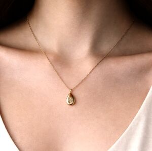 Elegant Gold Teardrop Pendant Necklace